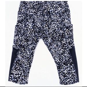 Athleta Crop Leggings with pockets!